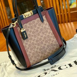 Ladies Signature Canvas Troupe Tote